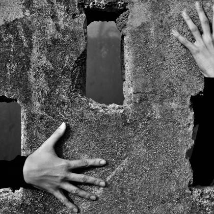 "Abrazos de soledad". Autor: Osmel Portuondo. Concurso de fotografia "Mirando la Soledad" MatiaZaleak "Abrazos de soledad". Autor: Osmel Portuondo. Concurso de fotografia "Mirando la Soledad" MatiaZaleak